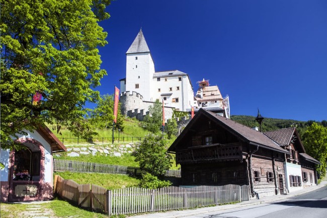 Burg Mauterndorf im Lungau © Shutterstock