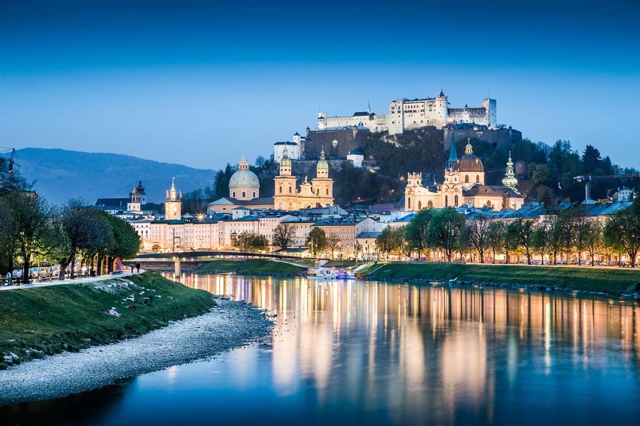 Mozartstadt Salzburg mit Festung Hohensalzburg und Altstadt © Shutterstock