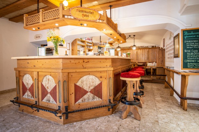 Hotelbar im Hotel Post Örglwirt