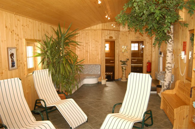 Liegen in der Saunalandschaft