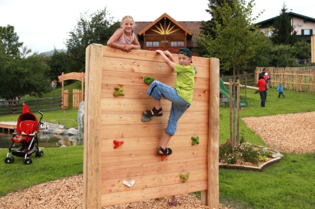 Climbing elements in Örgi's children's world in Mariapfarr