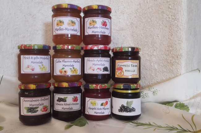 Marmeladen in allen Variationen mit Früchten aus unserem Garten