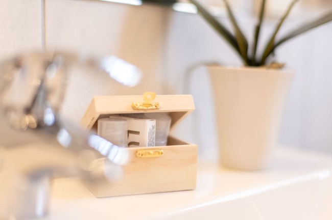 Kosmetikschachtel im Badezimmer