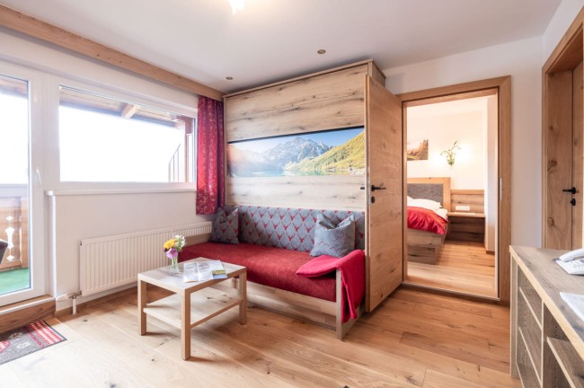 Wohlfühlen im Wohnzimmer mit Balkon in der Juniorsuite/Appartement