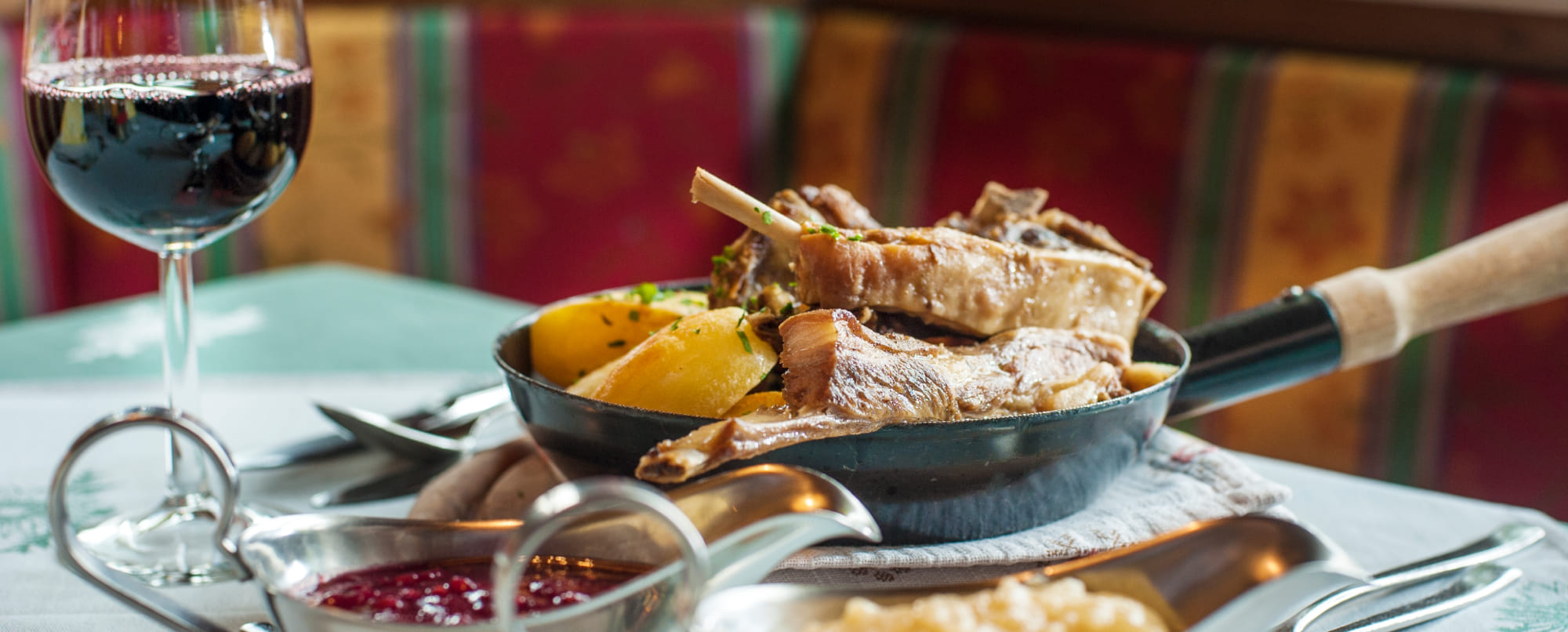 Lammgerichte das ganze Jahr genießen im A la carte Restaurant in Mariapfarr