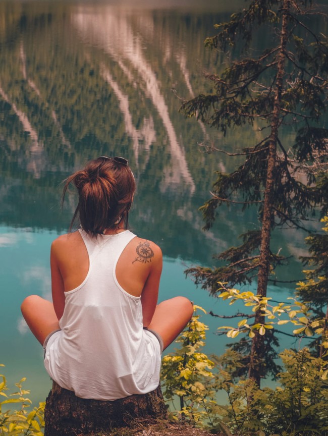 Durchatmen in der Natur &copy; Foto von Cristina Gottardi auf Unsplash