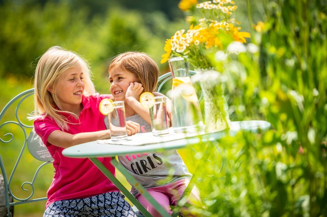 Urlaub mit Kind im Hotel mit Schwimmteich