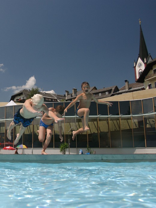  Jump into the Samsunn swimming pool in Mariapfarr