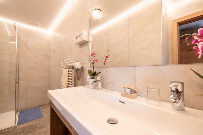 Modernes Badezimmer in den neuen Suiten