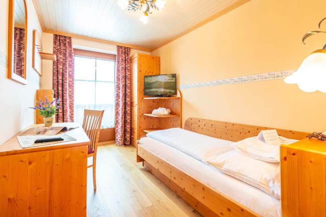 Einzelzimmer Krokus im Hotel Post Örglwirt in Mariapfarr
